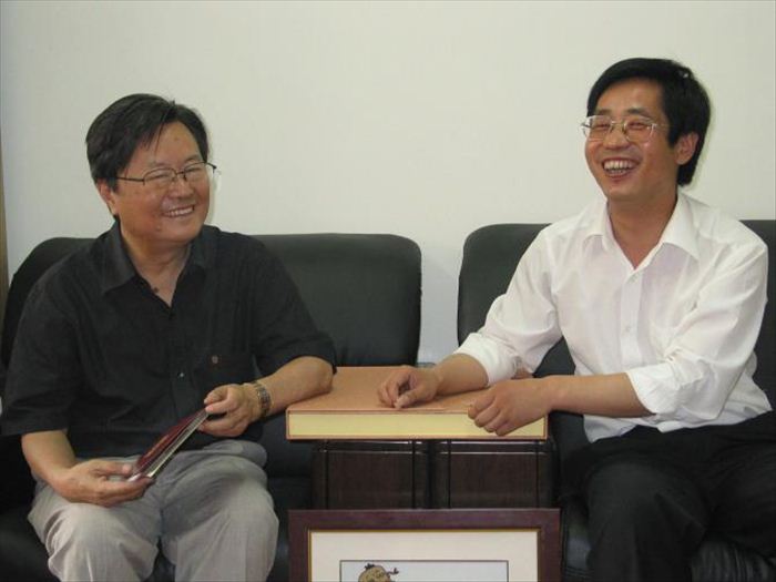 Yunru Xiao, the deputy president of Shaanxi literacy and Art Association had a symposium with professor Jinglin Zhang
