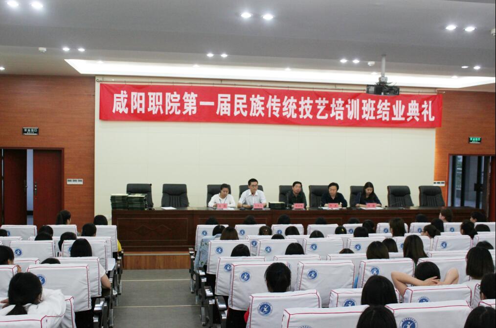 The College Held Closing Ceremony for the First National Art Training Class