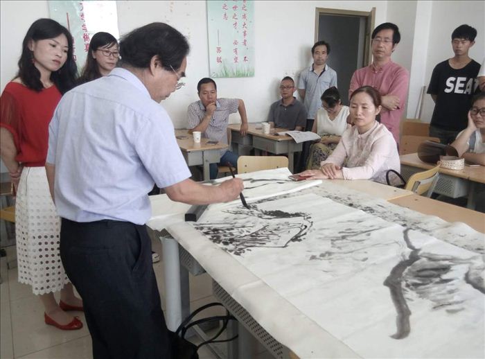 Shuliu Han, president of Chinese Academy of painting in Xianyang , visited our college